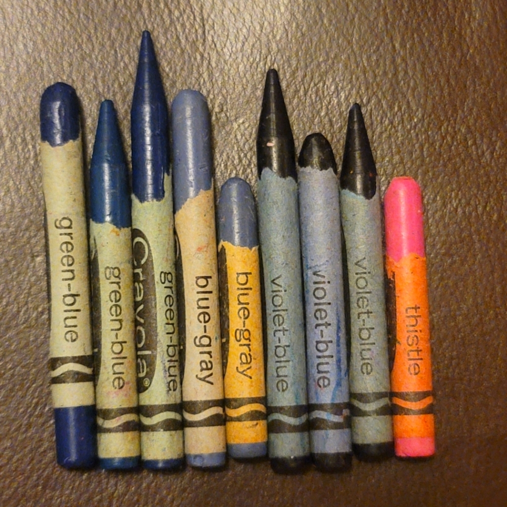 9 Retired Crayola Crayons Well-Used Condition 4 colors thistle blue-gray green-b